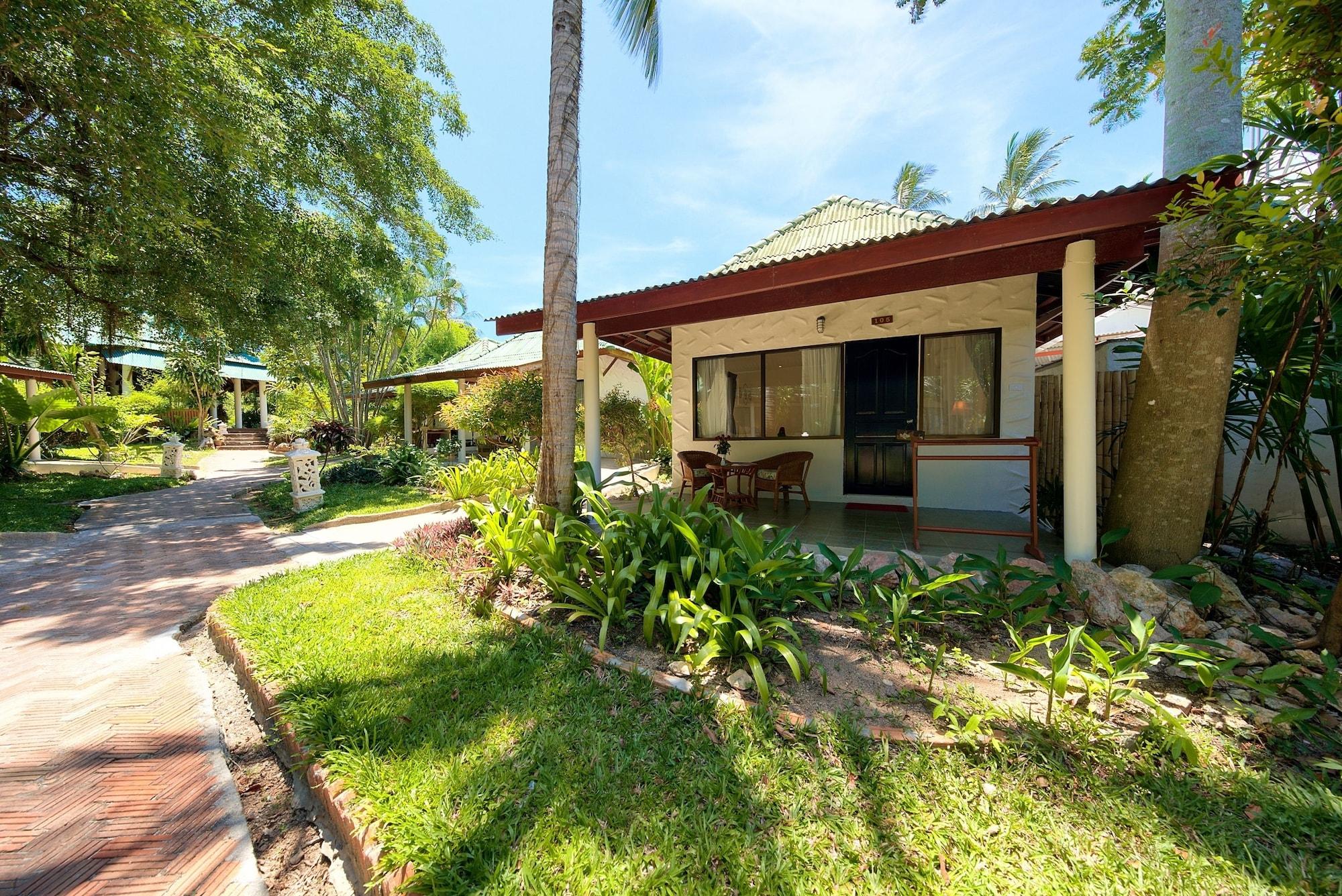 Crystal Bay Yacht Club Beach Resort Lamai Beach  Exterior photo
