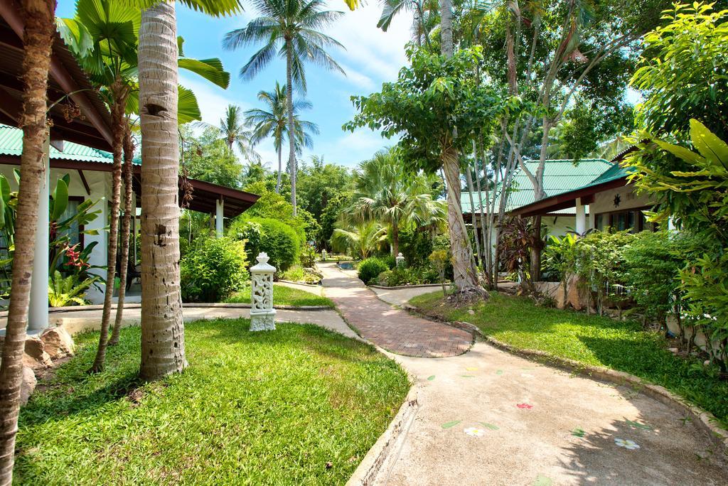 Crystal Bay Yacht Club Beach Resort Lamai Beach  Exterior photo